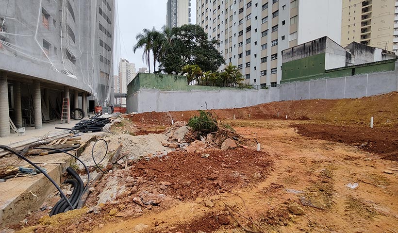 Movimentação de terra do pet place